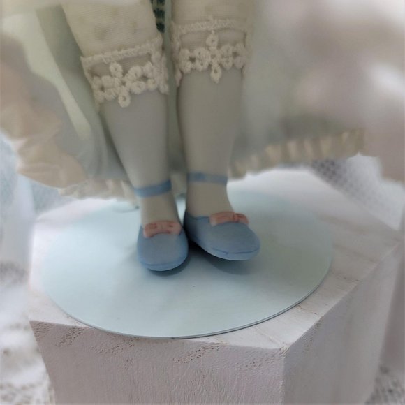 Avon Porcelain 1983 Cloth Dot Dress With Stand - Picture 9 of 10